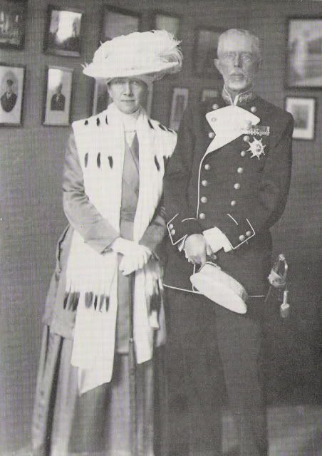 Zviedrijas karalis Gustavs V un karaliene Viktorija