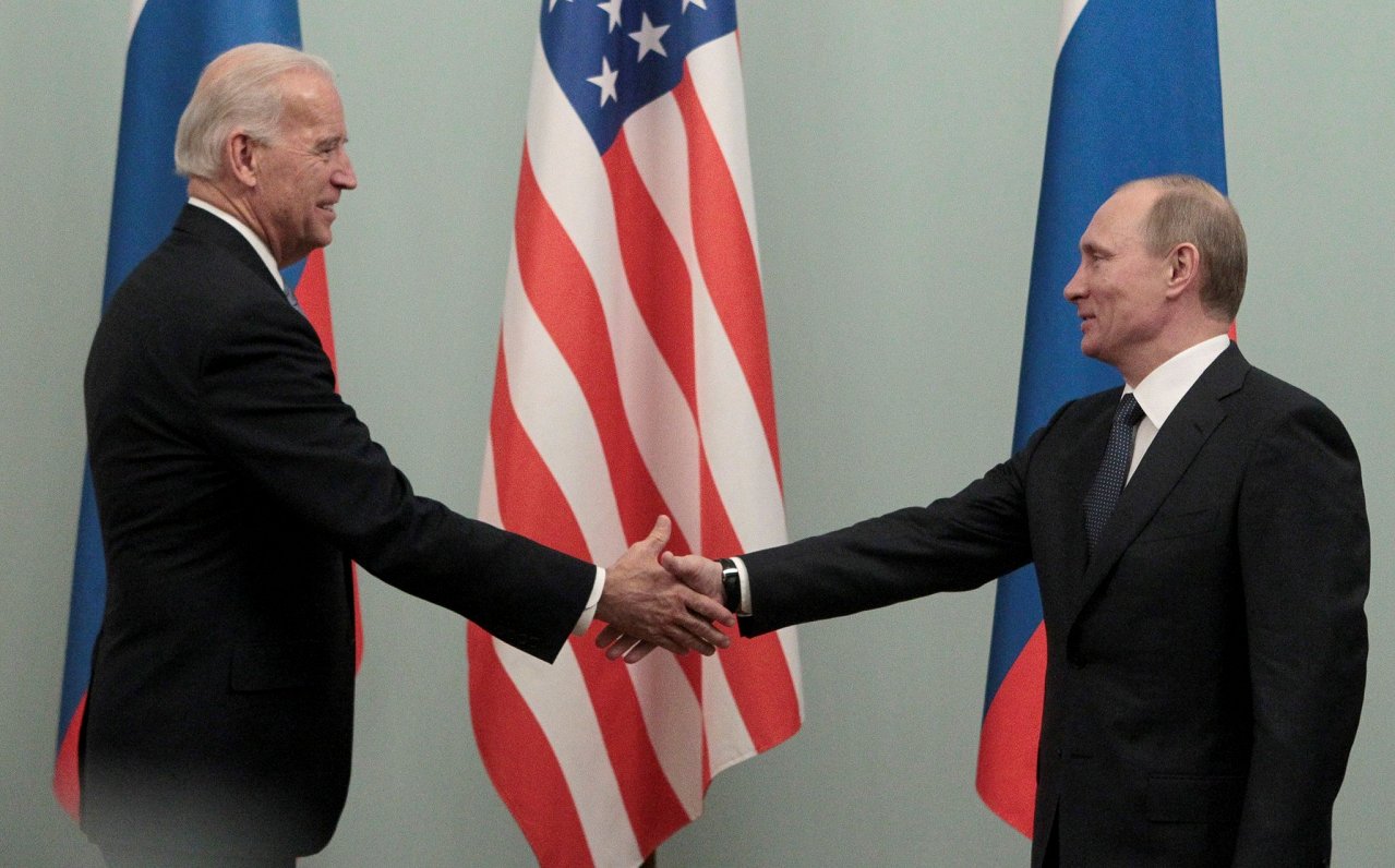 Džo Baidens un Vladimirs Putins tikšanās laikā 2011. gadā