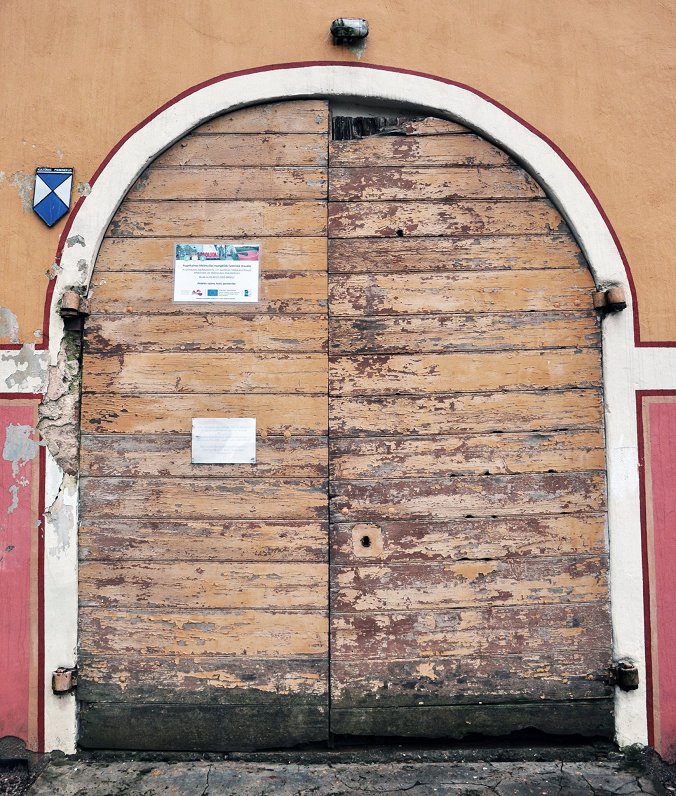 Durvis pirms restaurācijas