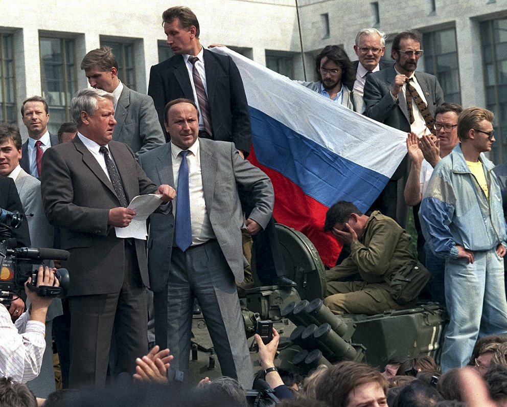Krievijas prezidents Boriss Jeļcins uz tanka 1991.gada augusta puča laikā