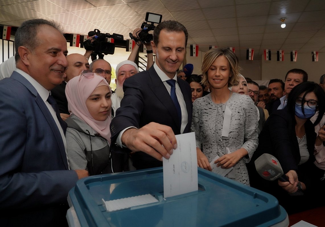 Sīrijas vadonis Bašars el Asads balso prezidenta vēlēšanās