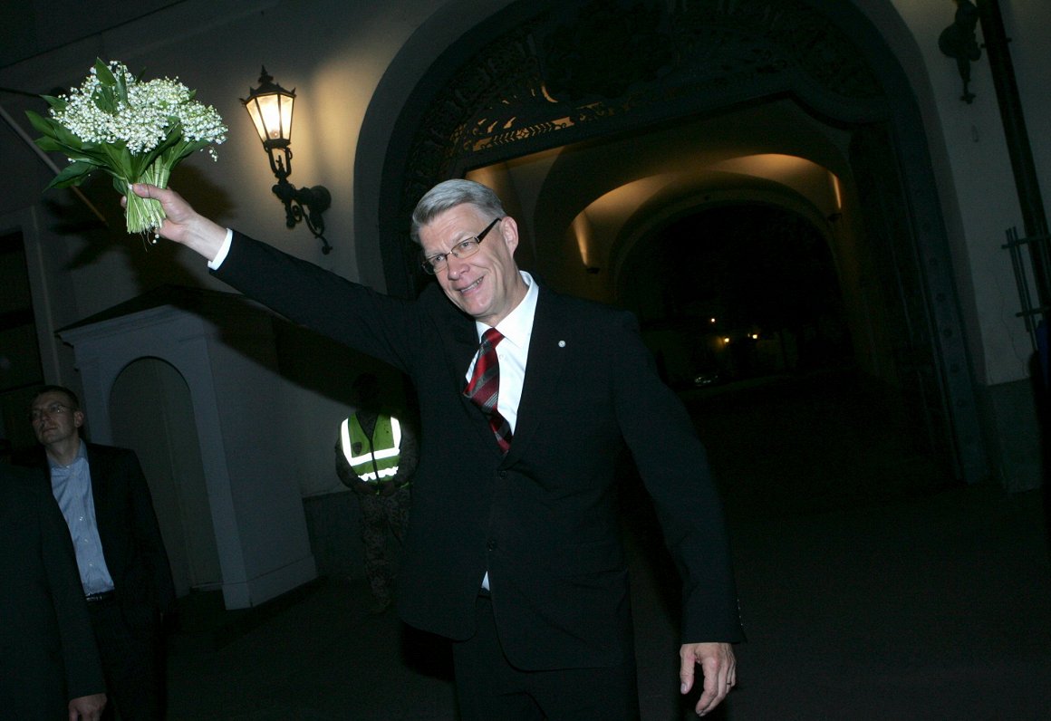 2011.gada 28.maijā Valsts prezidents Valdis Zatlers pēc paziņojuma par Saeimas atlaišanas ierosināša...