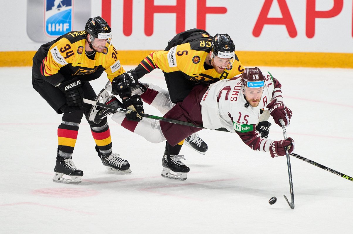 Latvija noliecās no pasaules hokeja čempionāta / raksts