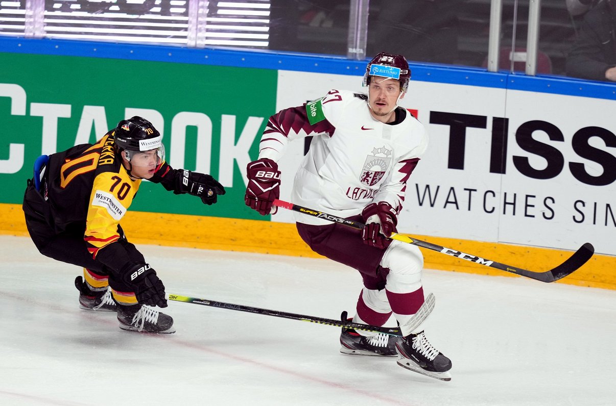 Latvijas un Vācijas hokejistu spēlē