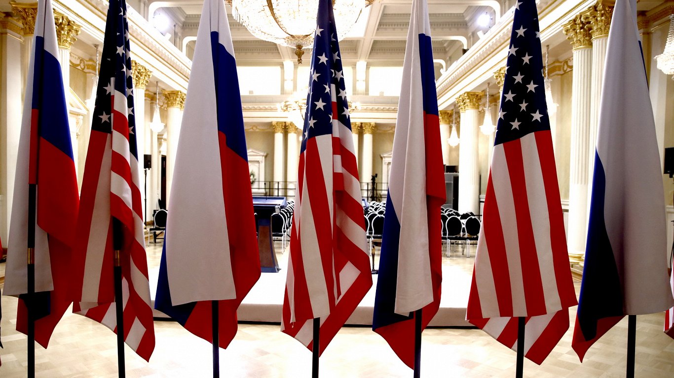 ASV un Krievijas karogi. Attēls ilustratīvs.