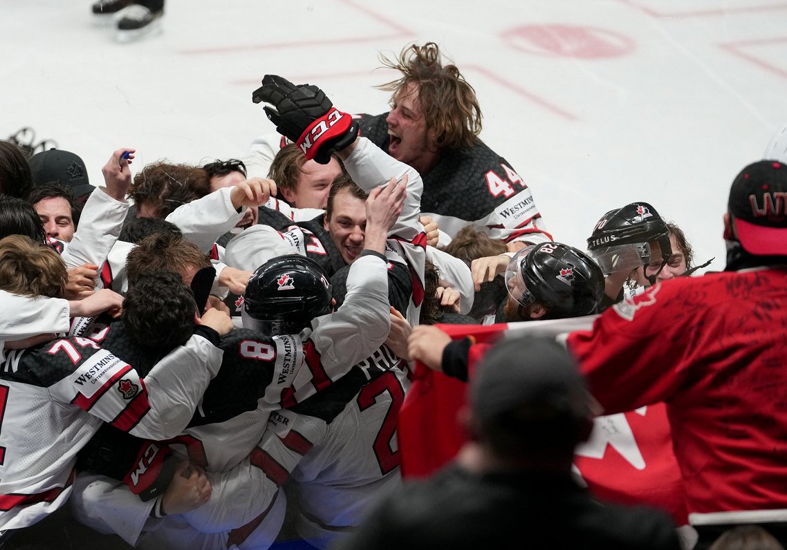 Kanādas hokeja izlase svin uzvaru pasaules čempionātā