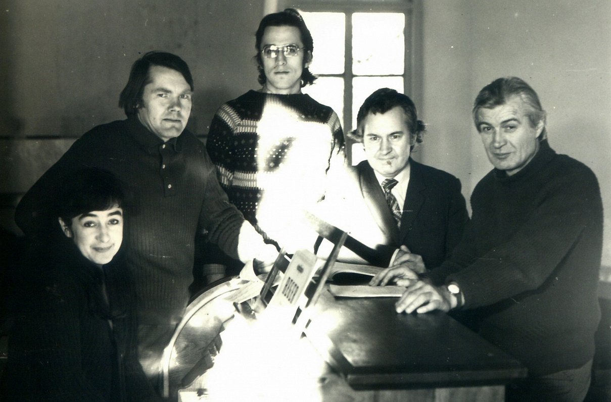 No kreisās: Brigita Mieze, Romualds Jermaks, AIvars Kalējs, Jāzeps Kulbergs