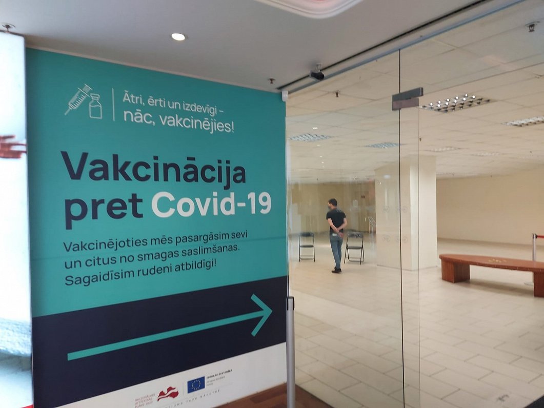 Vakcinācija pret Covid-19 tirdzniecības centrā &quot;Galleria Riga&quot;. 2021. gada 18. jūnijs.