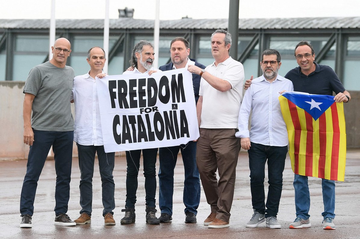 Spānijā no cietuma atbrīvoti apžēlotie katalāņu nacionālistu līderi