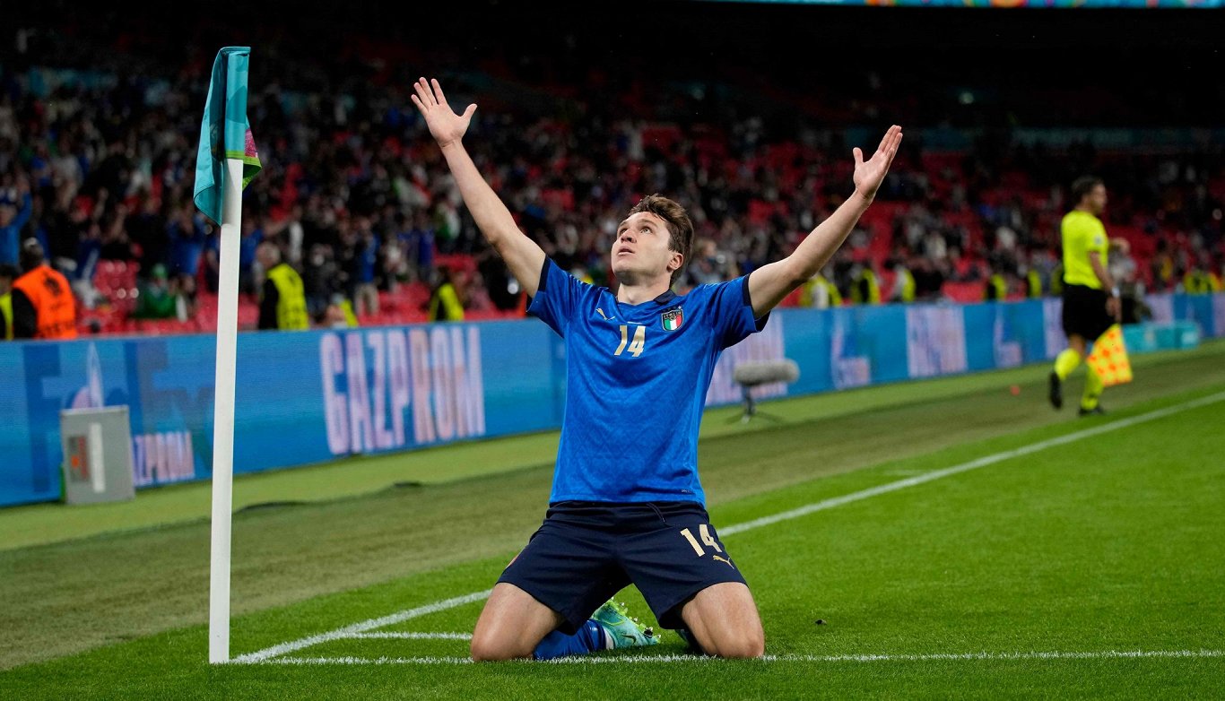 Itālijas futbolists Federiko Kjeza atzīmē savu vārtu guvumu spēlē pret Austriju