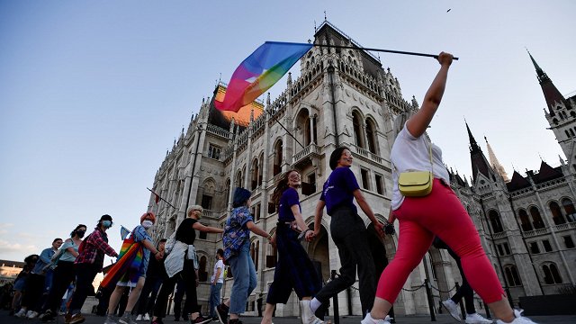 Латвия и еще 16 стран ЕС в письме выразили осуждение дискриминации по признаку сексуальной ориентаци...