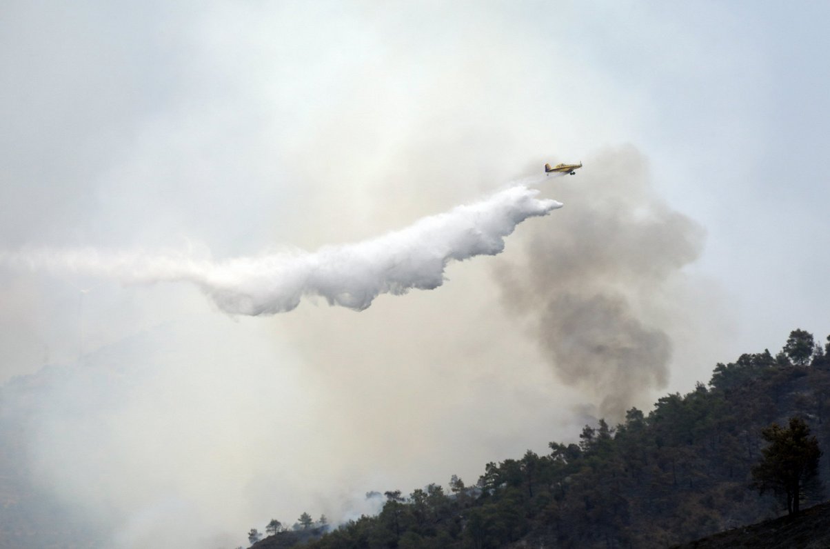 Kipras meža ugunsgrēku dzēšanas darbi
