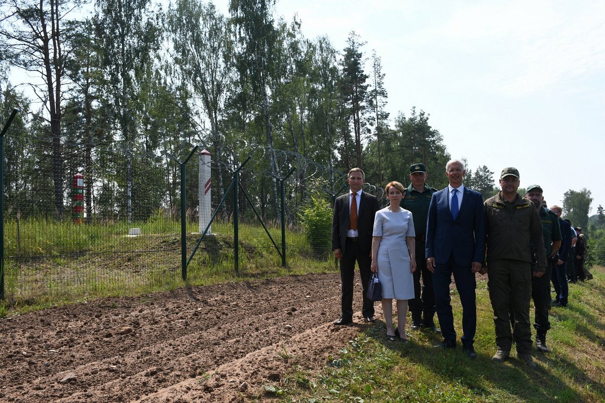 Iekšlietu ministre Marija Golubeva apmeklē Latvijas austrumu robežu. 2021. gada jūlijs.