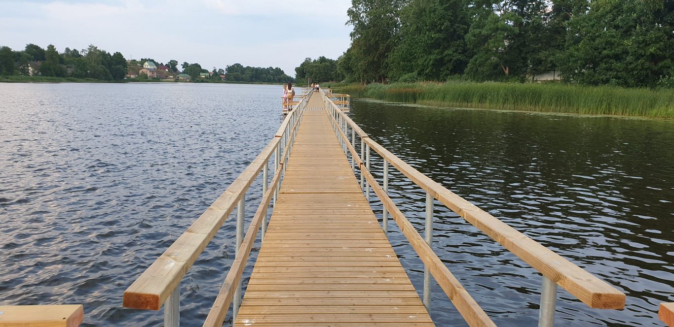 Pontonu tilts pāri Mazajam Ludzas ezeram