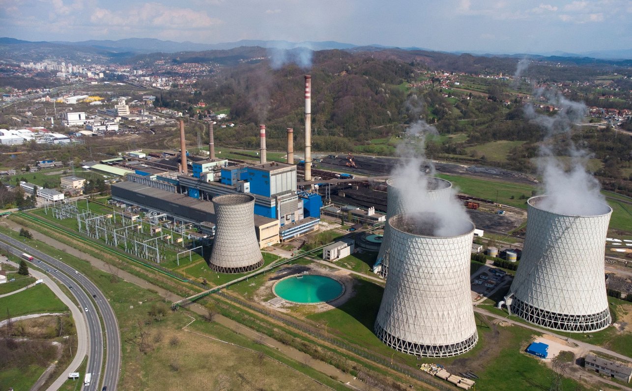 Termoelektrostacija pie Bosnijas pilsētas Tuzlas