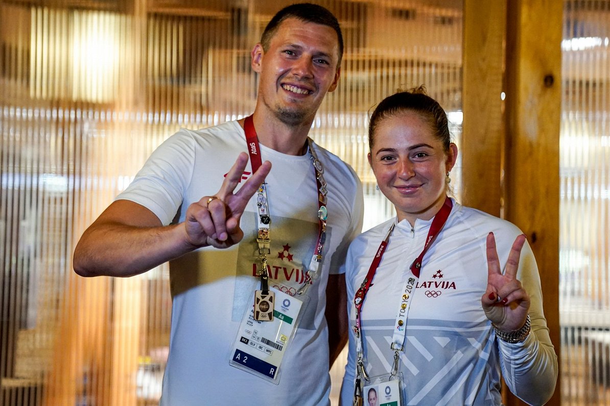 Баскетболист Агнис Чаварс и теннисистка Алена Остапенко