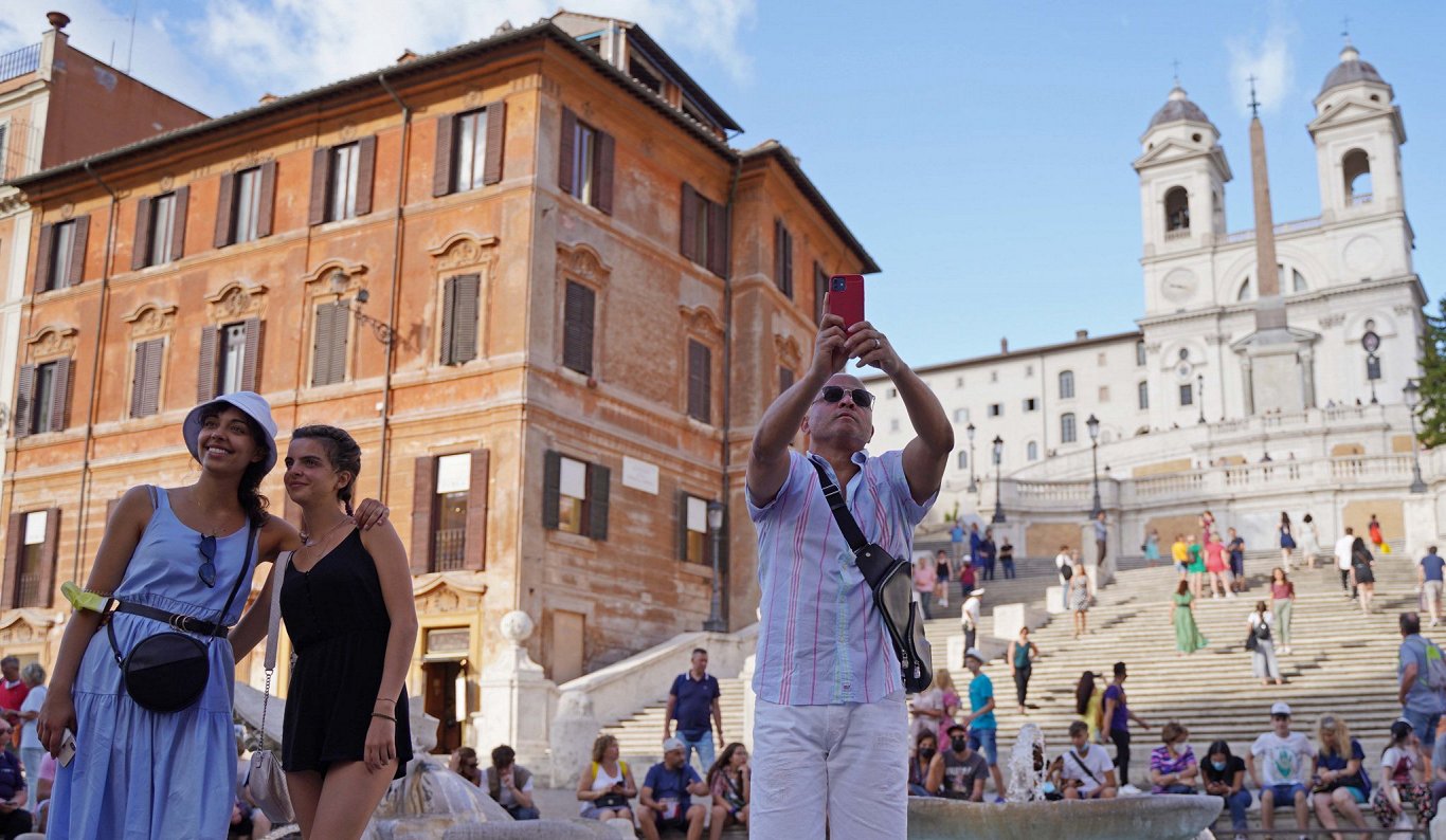 Tūristi Itālijas galvaspilsētas Romas ielās. 2021. gada 20. jūlijs.