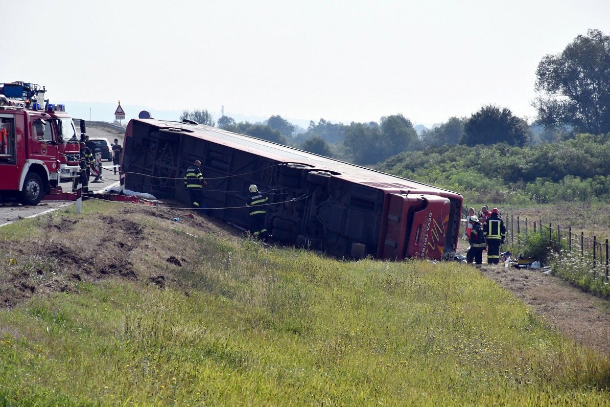 Bus crash in Croatia kills 10 people / Article