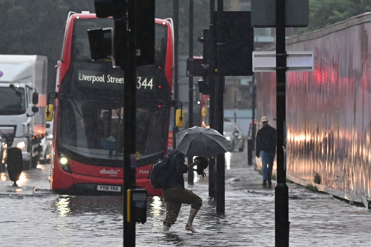 Plūdi Londonas pilsētas ielās. 2021. gada 25. jūlijs.