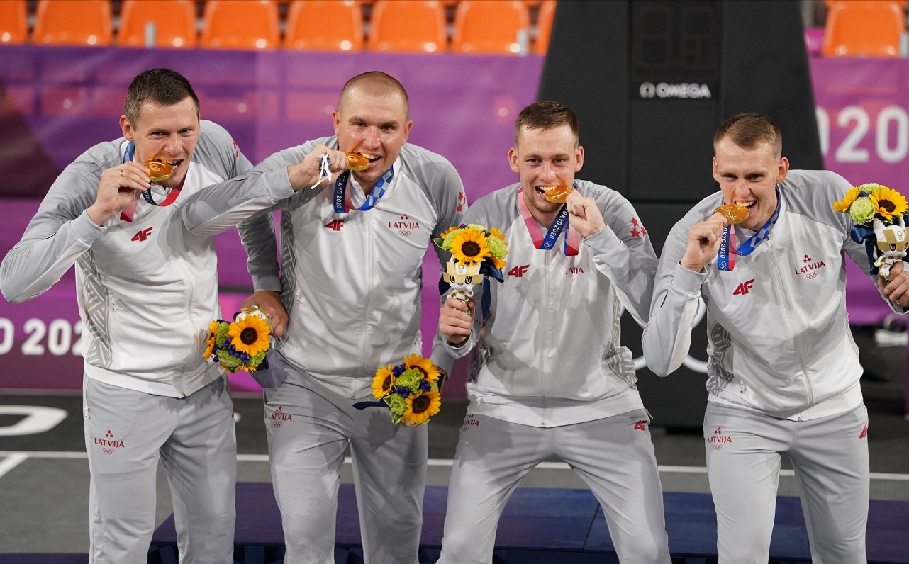 Латвийская команда по баскетболу 3х3 — и ее «золото» на Олимпиаде в Токио.