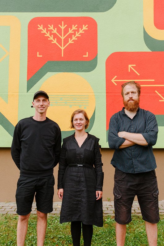 Pauļa Liepas sienas gleznojuma veidotāju komanda: gleznojuma realizētājs Dainis Rudens, “Mākslas kūr...