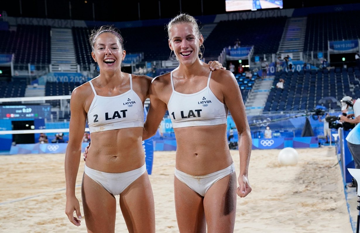 Tīna Graudiņa un Anastasija Kravčenoka pārliecinoši sasniedz olimpisko spēļ...