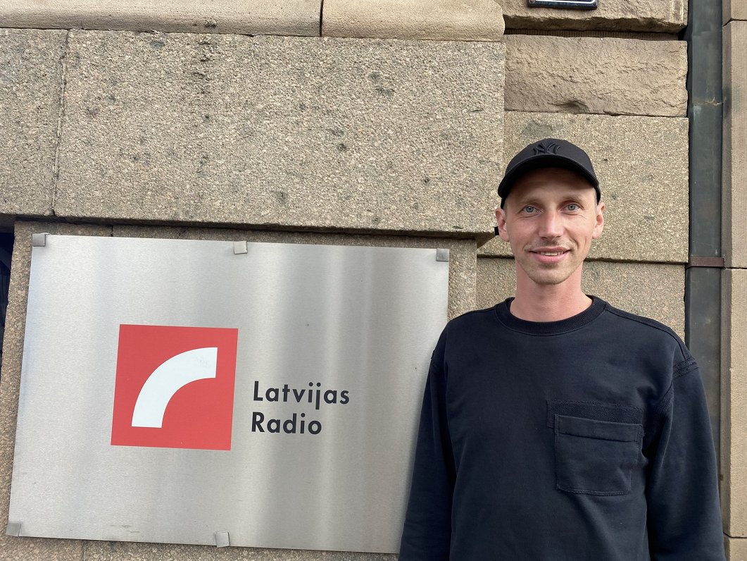 Ielu mākslinieks Dainis Rudens viesojas Latvijas Radio.