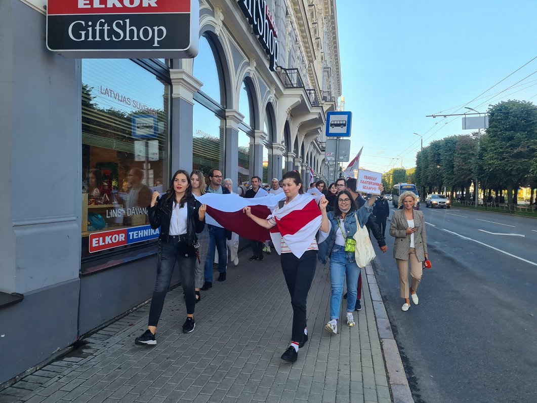 Rīgā godina baltkrievu politieslodzītos un protestos cietušos