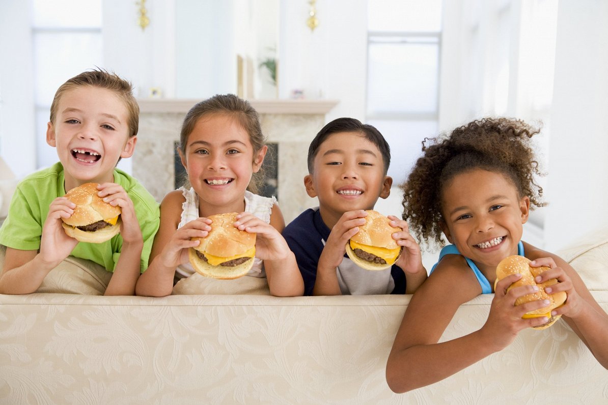 ASV bērnu uzturā ir pārāk daudz neveselīgu un rūpnieciski apstrādātu ēdienu