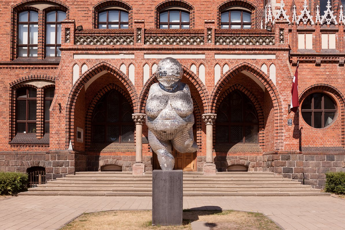 Brigitas Zelčas-Aispures skulptūra “Villendorfas Venera” 21. gadsimts izstādes “Mobilais muzejs. Nāk...