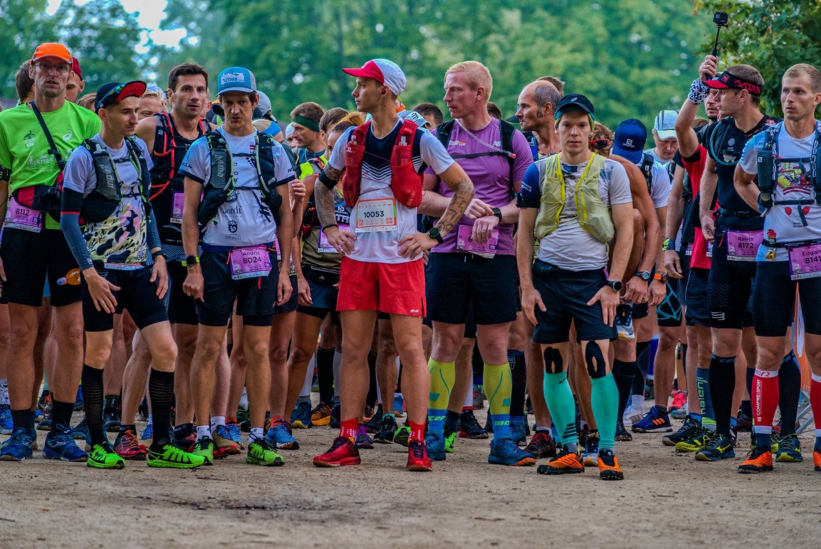 Taku skrējēji pirms starta Latvijas čempionātā (2020.gada 15.augusts)
