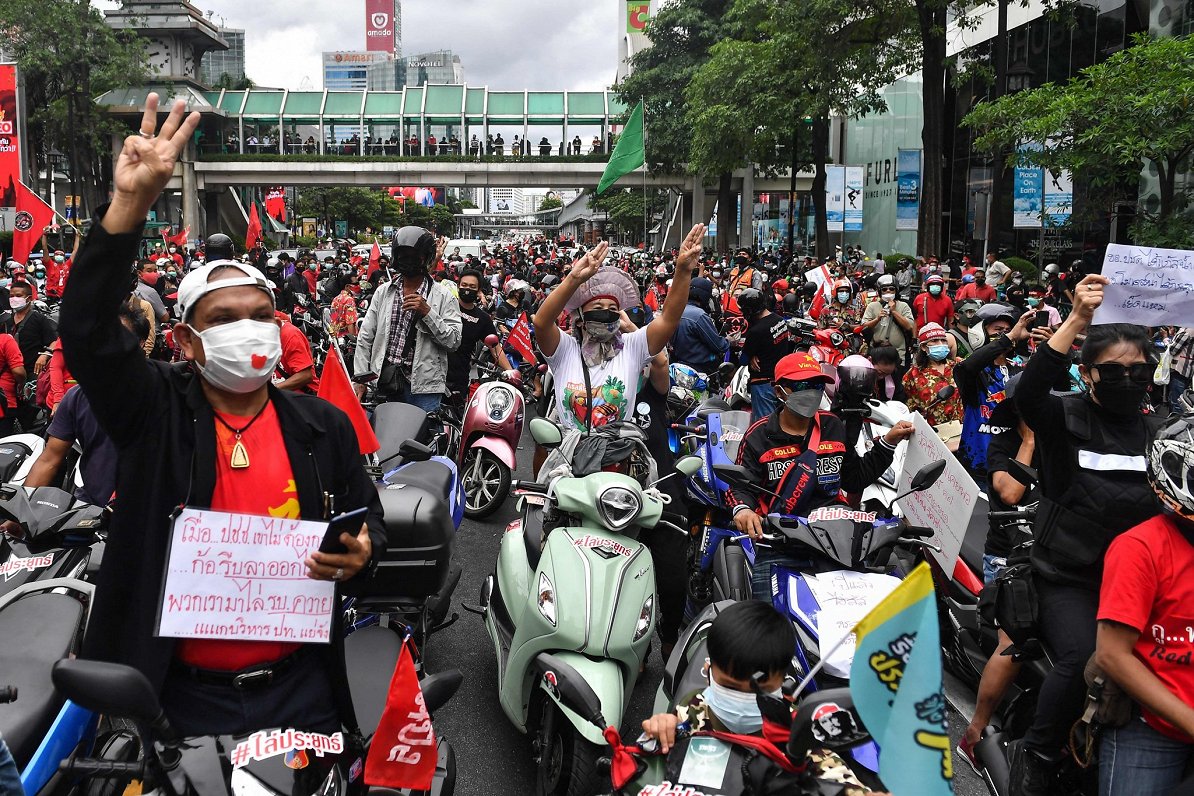 Protestētāji Bangkokā pieprasa premjera atkāpšanos (15.08.2021.)
