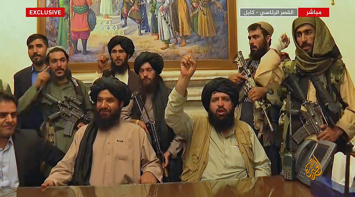 &quot;Taliban&quot; kaujinieki pēc Afganistānas prezidenta pils ieņemšanas