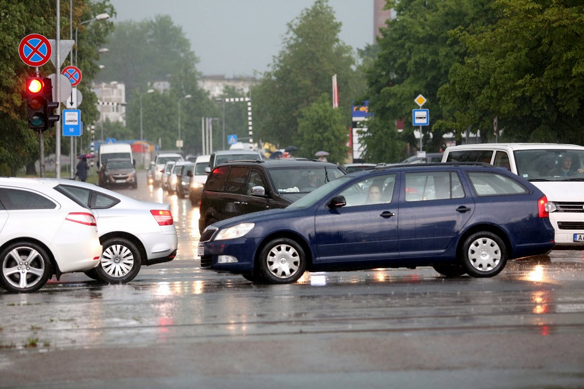 Sastrēgums vasarā Rīgā. Ilustratīvs attēls