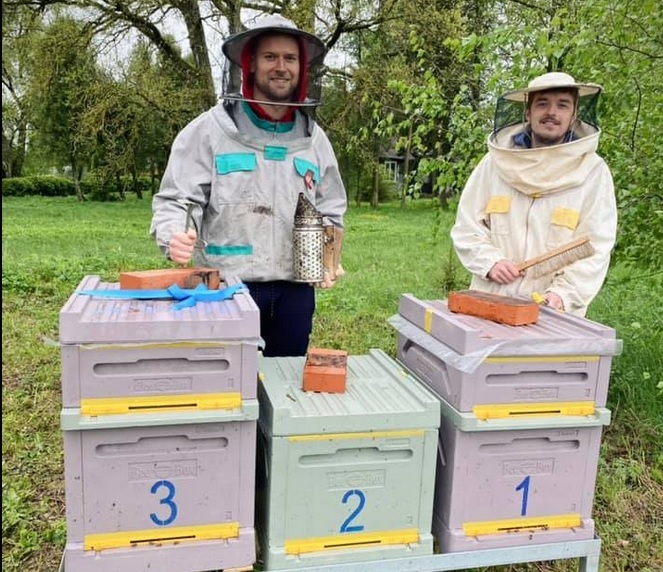 Uzņēmums “BeeSage” radījis viedos svarus un bišu stropu uzraudzības sistēmu, kas palīdz biškopjiem i...