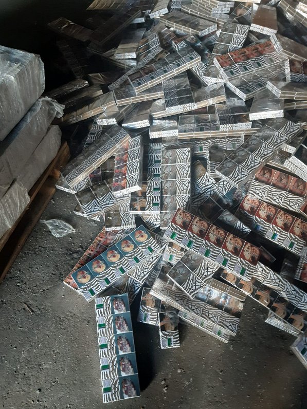 Kontrabandas cigarešu kravas atklāšana arbolīta blokos