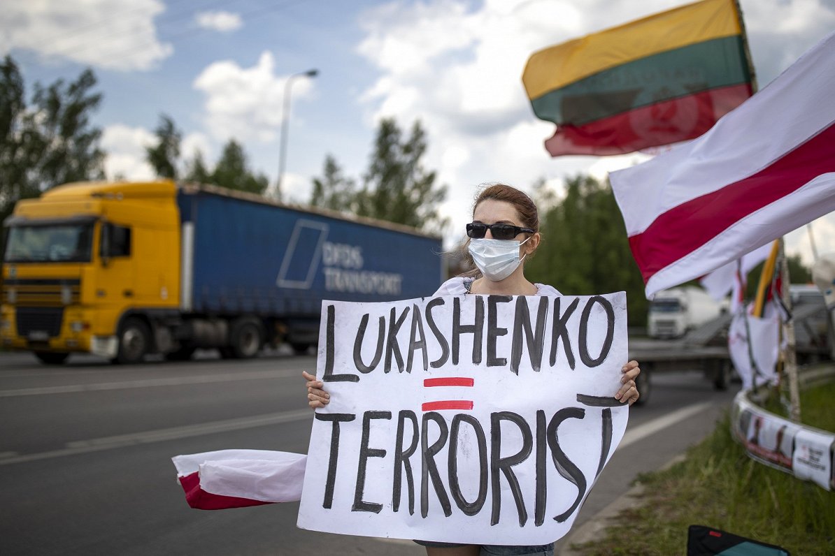 Baltijas parlamenta un Polijas spīkeri nosoda “nelikumīgo Lukašenko režīmu” / Raksts