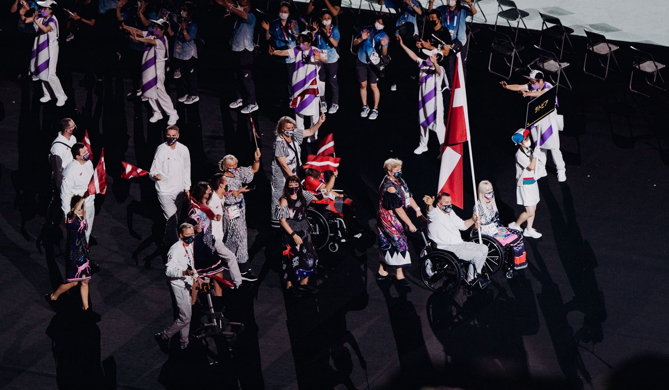Latvijas delegācija Tokijas paraolimpisko spēļu atklāšanas ceremonijā