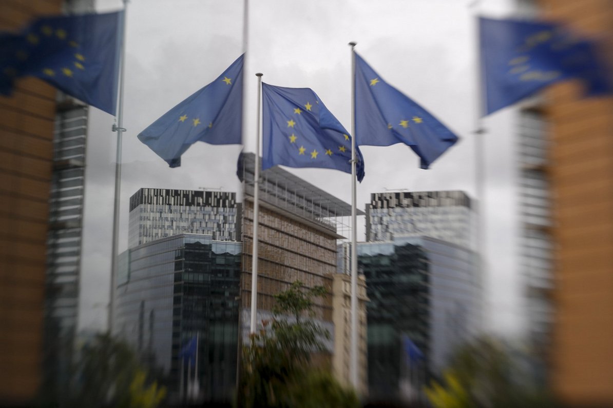 Eiropas Savienības karogi pie Eiropas Komisijas galvenās mītnes Briselē