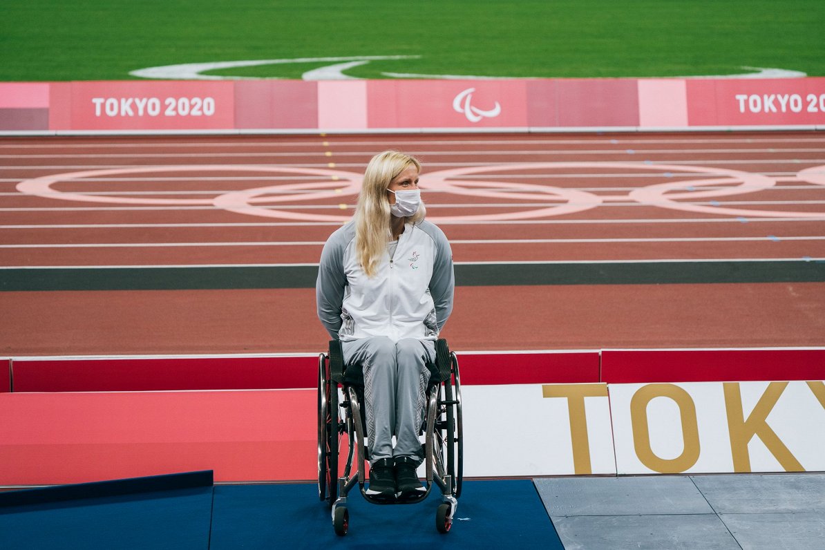 Diāna Dadzīte paraolimpisko spēļu apbalvošanā