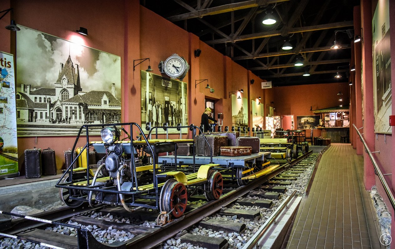Dzelzceļa muzejā skatāma plaša iekštelpu un āra ekspozīcija par nozares attīstību