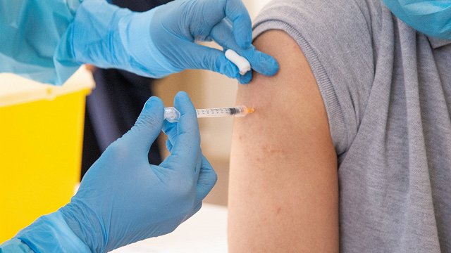 Arī apgabaltiesa noraida ierēdnes sūdzību par obligāto Covid-19 vakcināciju