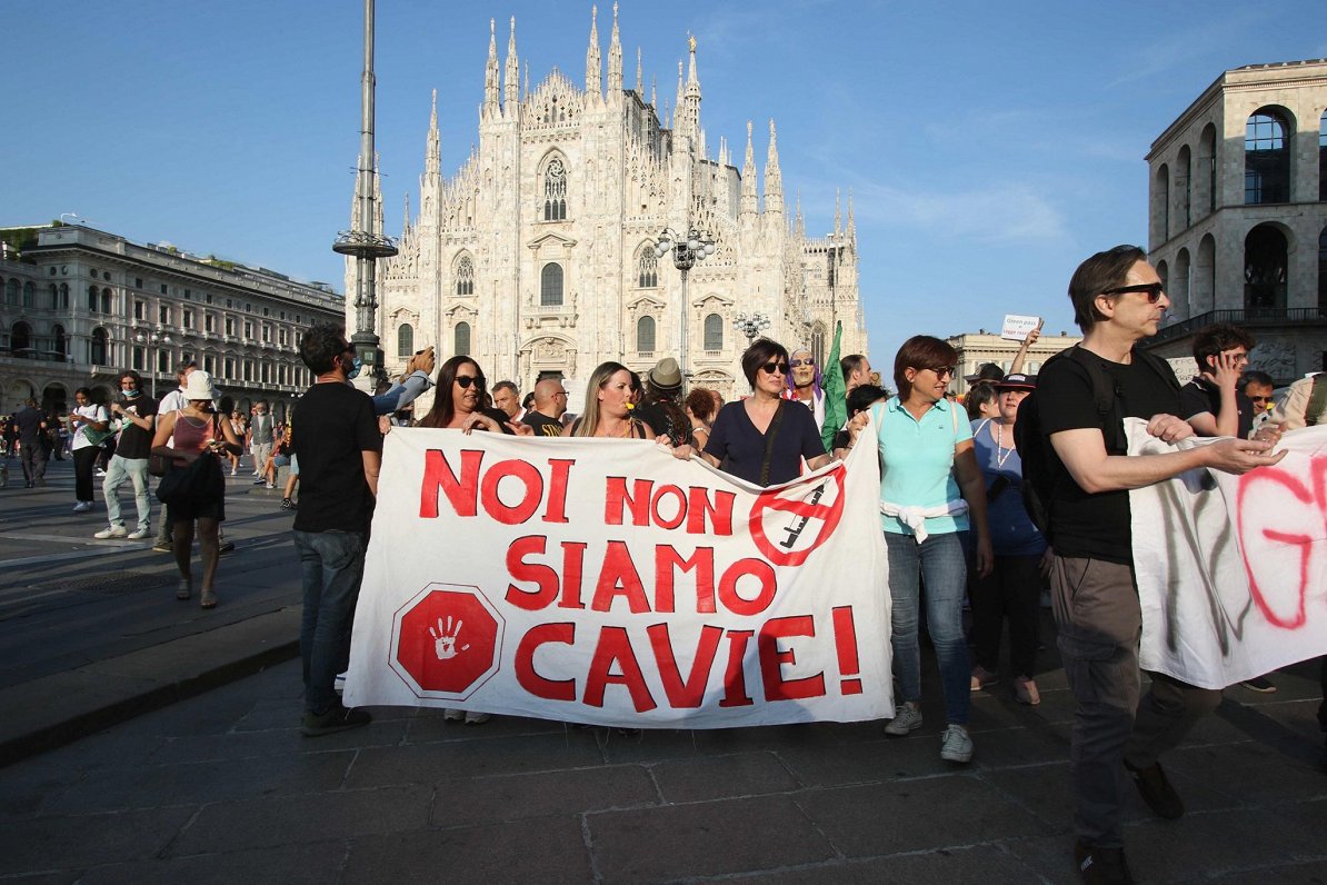 Vakcinācijas pretinieku protests Milānā, Itālijā. 2021.gada septembris.