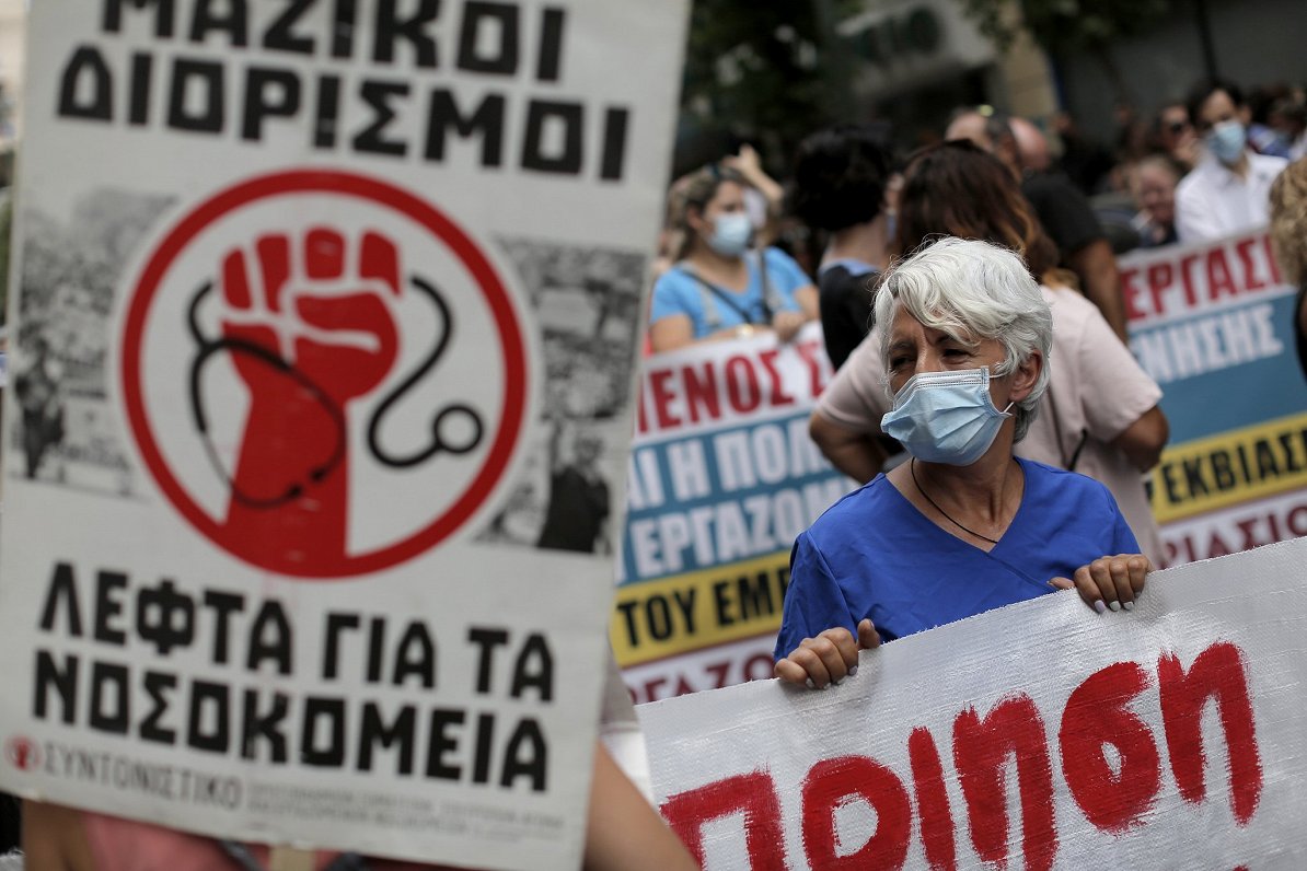 Atēnās protests pret prasību obligāti pret Covid-19 vakcinēties Grieķijas mediķiem, 2021.gada septem...
