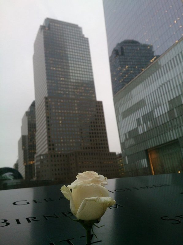Ņujorkā izveidotais memoriāls 11.septembra teroraktu upuriem