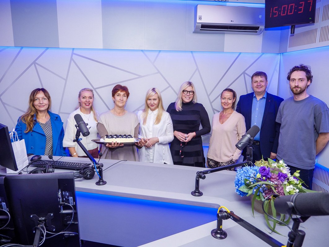 Kopbildē Latvijas Radio 4 un Latvijas Radio valdes pārstāvji: (no kreisās) Oksana Doniča, Ilona Jahi...