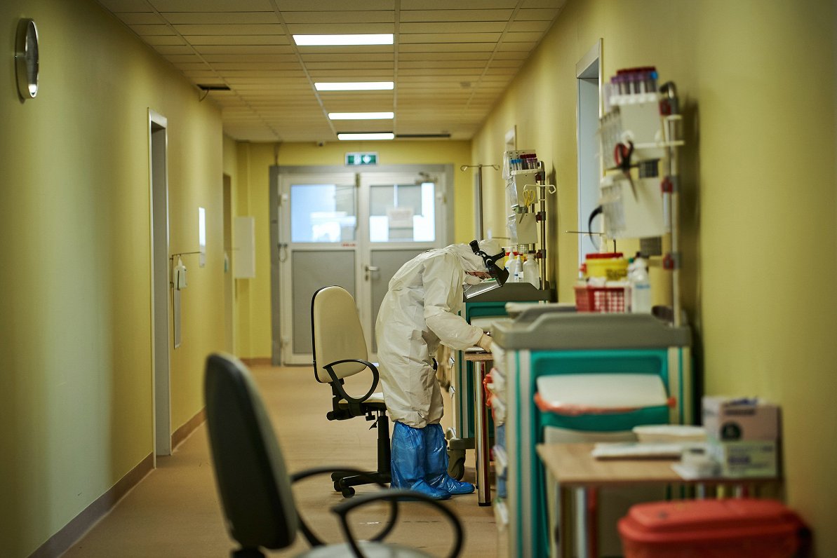 Медик в больнице Страдиня. Иллюстративное фото