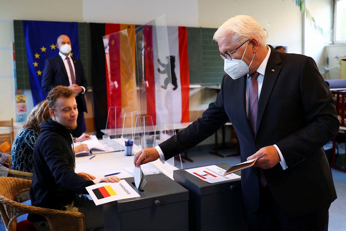 Vācijas prezidents Franks Valters Šteinmeiers piedalās Bundestāga vēlēšanās 26.09.21.