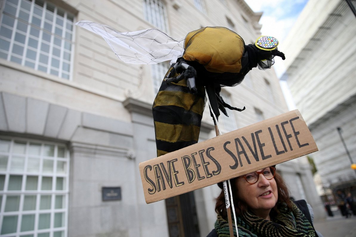 Vides aizstāvju akcija ar saukli &quot;Glābiet bites, glābiet dzīvību!&quot;