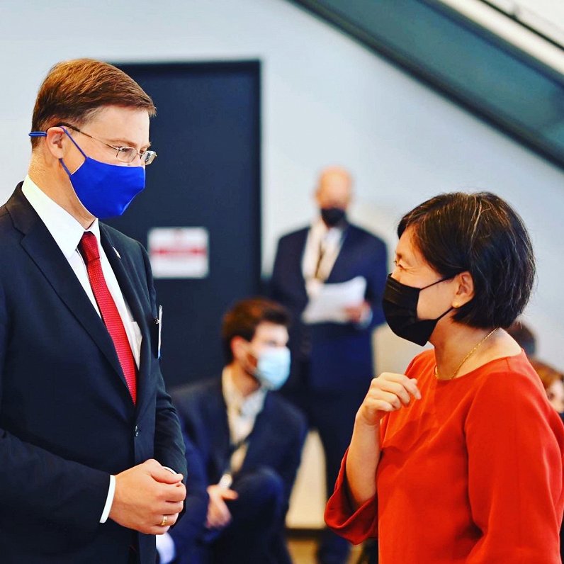 Eiropas Savienības pārstāvis Valdis Dombrovskis un ASV tirdzniecības pārstāve Ketrina Tai